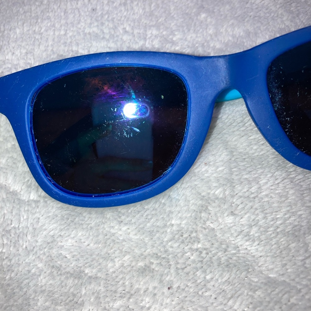 sunglasses for toddler 🩵🕶️💛🕶️🩵 - Picture 3 of 16